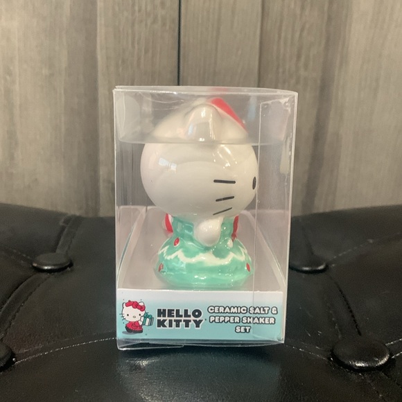 Holiday Hello Kitty Christmas Salt & Pepper Shaker Gift Set New In Box - Picture 4 of 10